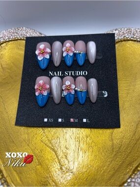 Floral Press-On Nail Set - 10pc Size Medium